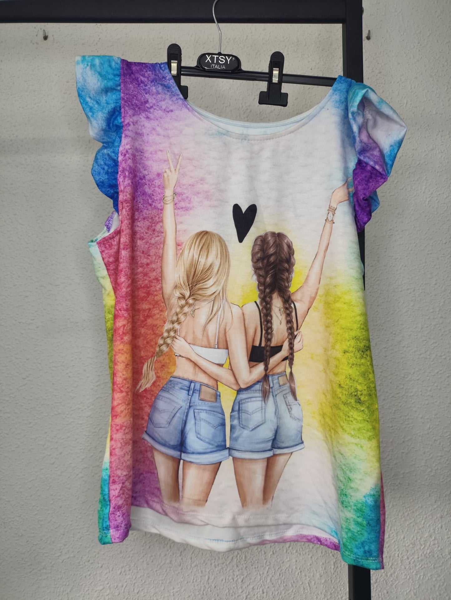 Camiseta Best Friends Rainbow - vista en percha