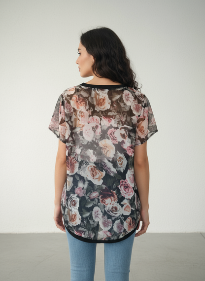 Camiseta Lupe floral - modelo vista trasera