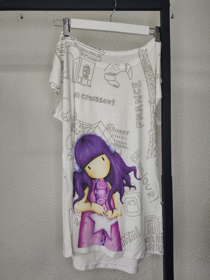 Camiseta Gorjuss París - detalle estampado en percha