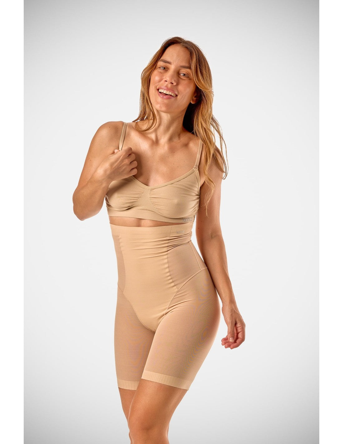Faja pantalón moldeadora de mujer 227206100 puesta